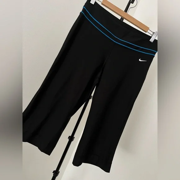 ⭐️ Like New! Nike Women's Dri-Fit Black Training Cropped Pants (Sz M) ⭐️ - Picture 6 of 12